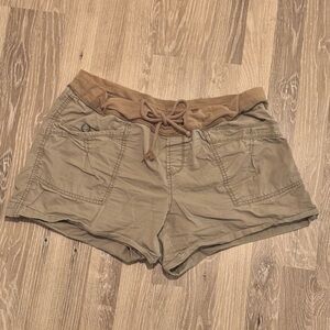 Old Navy Women's Tan Cargo Shorts